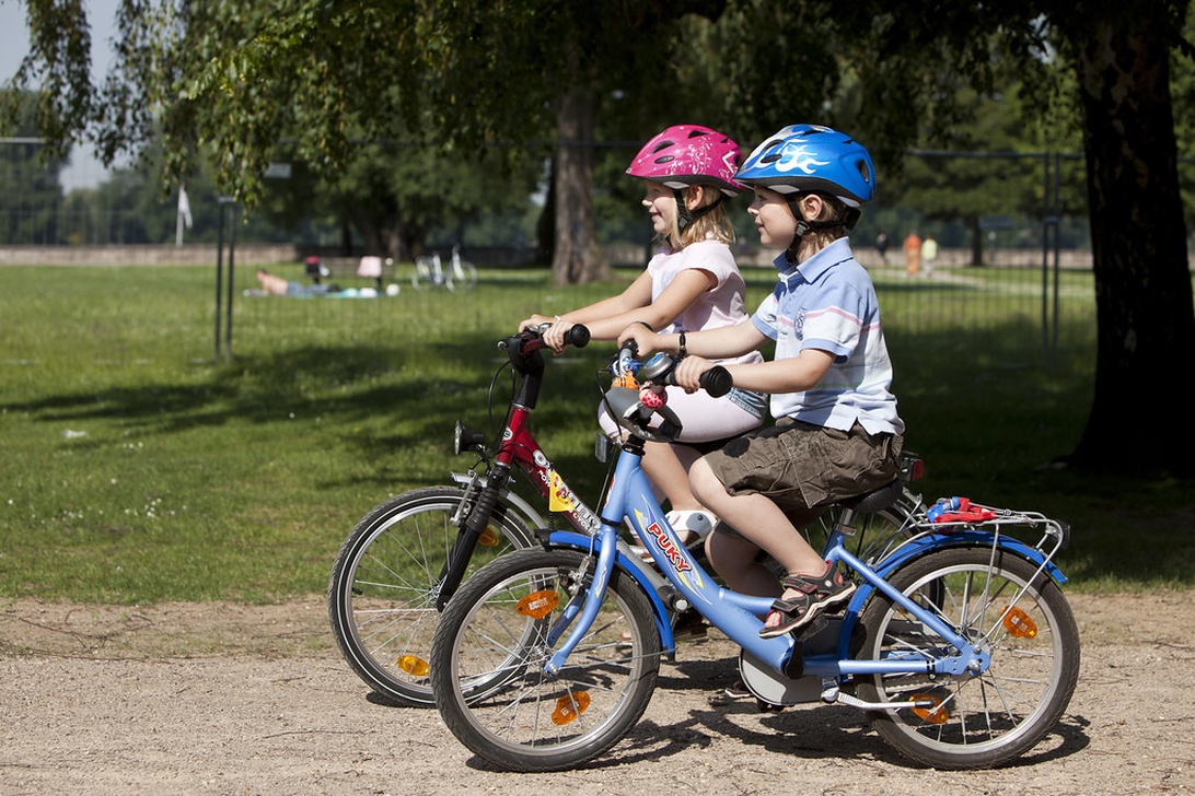 Stylische Fahrradbekleidung für junge Radfahrer: Was Kinder beim Radeln tragen sollten